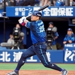 　２回ＤｅＮＡ無死一塁、筒香が左越えに２ランを放つ＝横浜