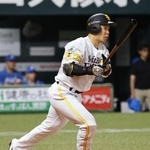 　２回ソフトバンク１死一、二塁、近藤が右翼線に２点二塁打を放つ＝みずほペイペイドーム