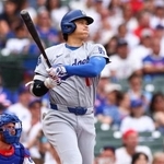 　カブス戦で１回にホームランを放ったドジャースの大谷翔平＝５日、シカゴ（ＡＰ＝共同）