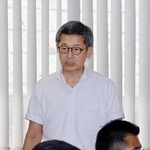 　自民党福岡県議団の総会であいさつする松尾統章会長＝７日午後、福岡市