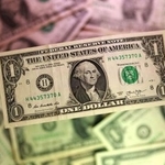 　米ドル紙幣（ロイター＝共同）