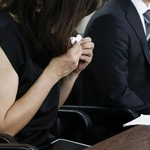 　記者会見する、死亡した武石知華さんの両親＝７月、東京・霞が関の司法記者クラブ
