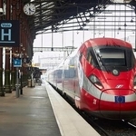 　フランス事業に参入したトレニタリアの列車（ＦＳグループ提供・共同）