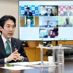 　地方団体代表者らとのオンライン会議で、あいさつする城内全世代型社会保障改革相＝１０日午前、東京都千代田区
