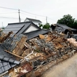 　地震で損壊した熊本県氷川町の家屋＝１０日午前