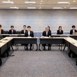 　捜査対象の通信内容を遠隔から把握する手法の導入に向け開かれた有識者検討会の第１回会合＝１０日午後、東京都千代田区
