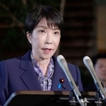 　オマーンのハイサム国王との電話会談後、記者団の取材に応じる高市首相＝１０日午後、首相官邸