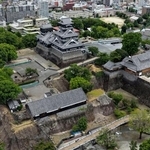 　１３日からの再開が決まった熊本城＝１０日、熊本市（ドローンから）