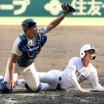 　履正社-享栄　１回裏享栄２死一、二塁、永谷の左前打で二走森迫が本塁を狙うがタッチアウト。捕手三木＝甲子園