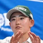 　記者会見する岩井明愛＝１１日、コロンビアエッジウオーターＣＣ（共同）