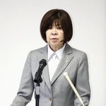 　退任の記者会見をする畝本直美検事総長＝１２日午前、最高検察庁