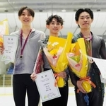 　ジュニア男子で優勝した植村駿（中央）、２位の田内誠悟（左）、３位の蛯原大弥＝木下カンセーアイスアリーナ