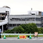 　地震後の爆発で犠牲者が出た「イオンモール熊本」＝１０日、熊本県嘉島町