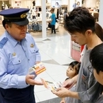 　強盗殺人事件の情報提供を呼びかける、愛知県警岡崎署の加藤武嗣署長＝１２日午後、愛知県岡崎市