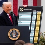 　「相互関税」について発表するトランプ米大統領＝２０２５年４月、ワシントン（ＡＰ＝共同）