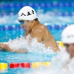　男子２００メートル個人メドレー決勝　２分１秒１１で優勝した八王子学園八王子・水町騎士の平泳ぎ＝インフロニア草津アクアティクスセンター