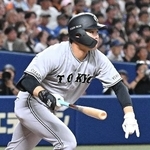 　４回巨人２死二塁、中山が右前に先制打を放つ＝バンテリンドーム