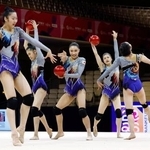 　団体総合に向け最終調整する新主将の田口久乃（中央）ら日本＝フランクフルト（共同）
