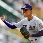 　高川学園-天理　６回裏、ピンチを切り抜けガッツポーズする天理・長尾＝甲子園