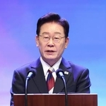 　「光復節」の政府記念式典で演説する韓国の李在明大統領＝１５日、ソウル（聯合＝共同）