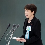 　全国戦没者追悼式で式辞を述べる高市首相＝１５日午前１１時５４分、東京・日本武道館