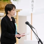 　全国戦没者追悼式で式辞を述べる高市首相＝１５日午前１１時５４分、東京・日本武道館