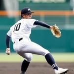 　履正社戦に先発した三重・上田＝甲子園