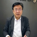 　取材に応じる坊っちゃん劇場の越智陽一代表理事