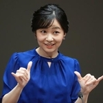 　第４３回全国高校生の手話によるスピーチコンテストで、手話を用いてあいさつされる佳子さま＝１６日午後、東京・有楽町