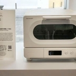 　シャープの展覧会に展示されたオーブントースター「ＡＸ-ＷＴ１」