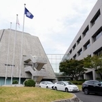 　福岡県議会棟＝１７日午前