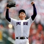 　三重を完封し、ガッツポーズする天理・橋本＝甲子園