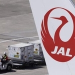 　日本航空のロゴマーク＝羽田空港