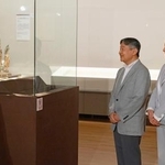 　特別展「空海と真言の名宝」を鑑賞される天皇、皇后両陛下＝１８日午後、東京・上野の東京国立博物館（代表撮影）