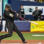 　９回阪神１死、大山が左越えにサヨナラ本塁打を放つ＝京セラドーム