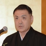 　記者会見する竹本織太夫さん＝１９日午後、大阪市
