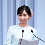 　愛知・名古屋アジア大会の日本選手団結団式に出席し、あいさつされる佳子さま＝１９日午後、東京都内のホテル