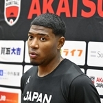 　バスケットボール男子日本代表の強化合宿で、取材に応じる八村＝東京都内