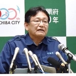 　記者会見する神谷俊一千葉市長＝２０日午後、千葉市役所