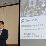 　研究教育プログラムを説明する東京科学大の大竹尚登理事長＝２０日午後、東京都文京区