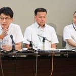 　部活動の遠征の実態調査結果を発表する新潟県の担当者＝２０日午後、新潟県庁