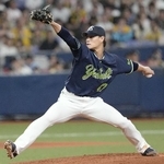 　阪神戦に先発したヤクルト・高橋＝京セラドーム