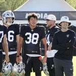 　２日、レイダーズのトレーニングキャンプで練習に臨む松澤寛政（３８）＝米ネバダ州ヘンダーソン（共同）