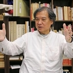 　取材に応じるアニメーション映画監督の片渕須直さん