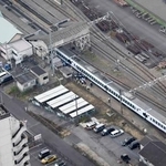 　東武日光線新鹿沼駅の構内で作業員４人をはね、停車した特急列車スペーシアＸ２号＝２０日、栃木県鹿沼市