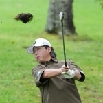 　第３日、通算２６アンダーで首位の平本世中＝草津ＣＣ