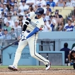 　パイレーツ戦の６回、空振り三振に倒れるドジャース・大谷＝ロサンゼルス（共同）