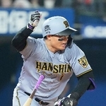 　９回阪神２死二、三塁、森下が右前に勝ち越し２点打を放つ＝横浜