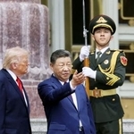 　トランプ米大統領（左）と中国の習近平国家主席＝５月