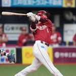 　６回楽天１死一、二塁、宗山が右中間に２点二塁打を放つ＝京セラドーム